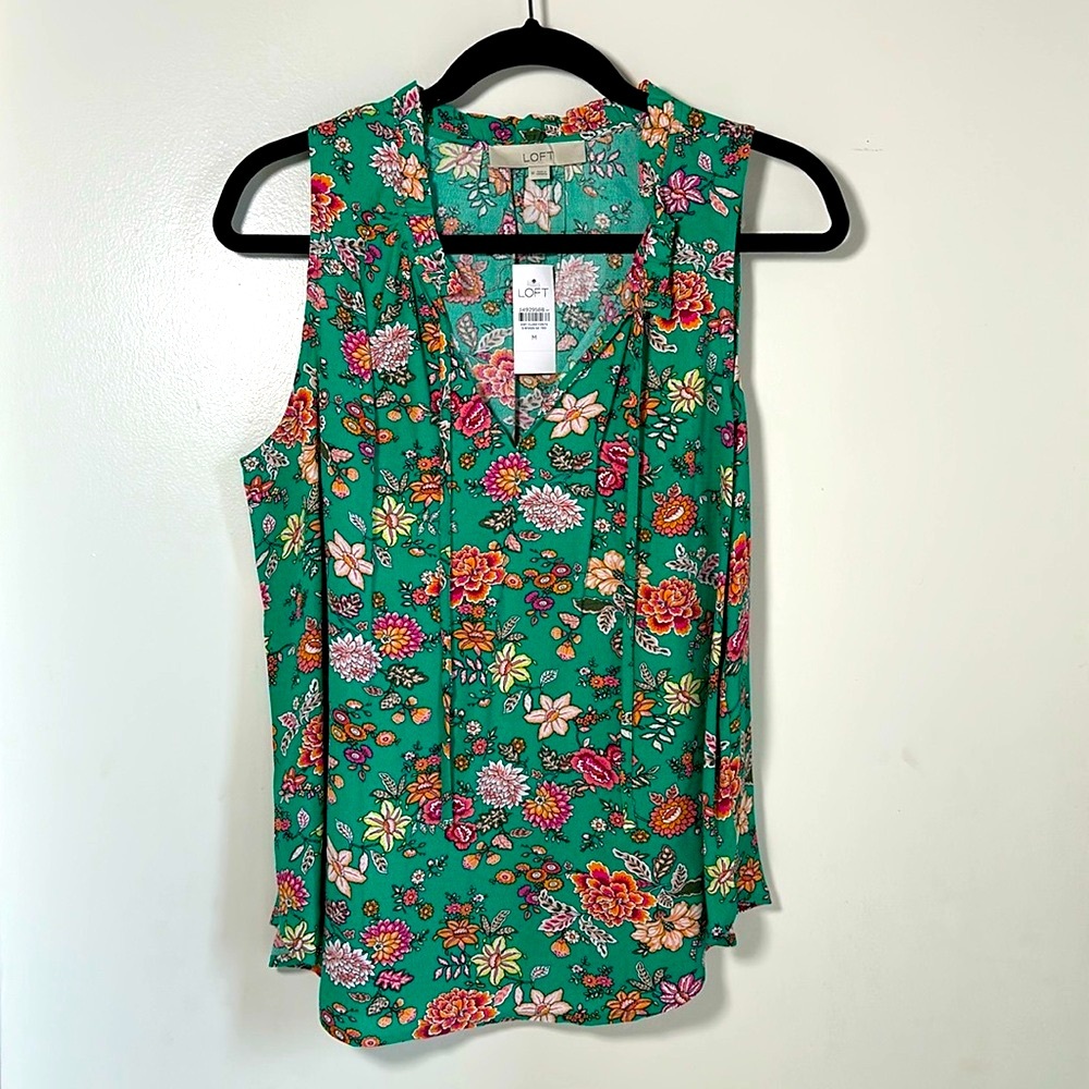 NWT LOFT Green Floral Tie Neck Sleeveless Blouse (Size M)